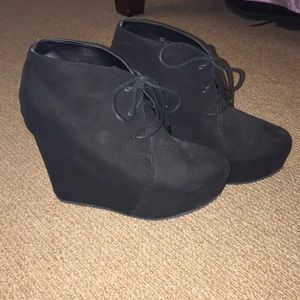 Elle wedge booties